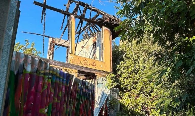 Θεσσαλονίκη: Κατεδαφίστηκε κτίριο – φάντασμα του υπουργείου Πολιτισμού στην Άνω Πόλη