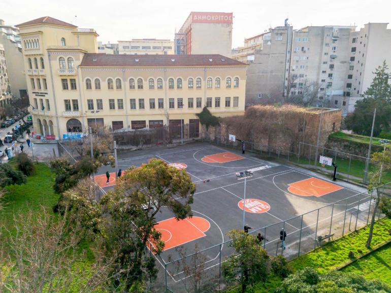 Δεύτερο ανακαινισμένο γήπεδο μπάσκετ παρέδωσε ο Αγγελούδης στο κέντρο της Θεσσαλονίκης