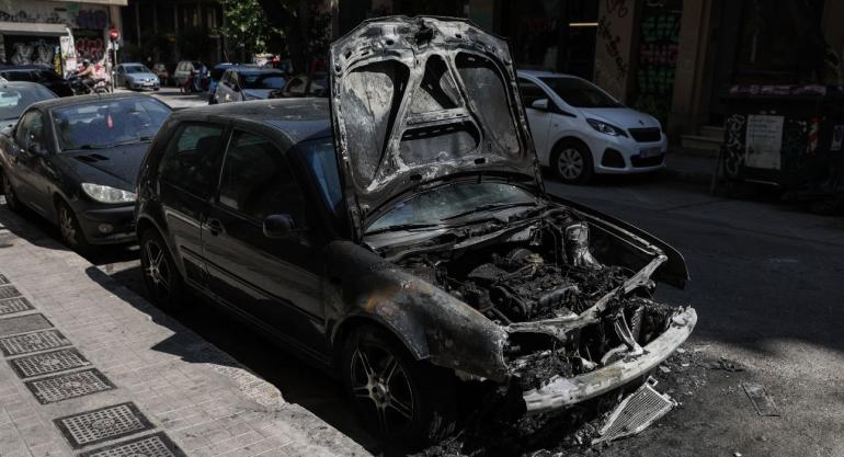 Θεσσαλονίκη: Στις φλόγες σταθμευμένο ΙΧ στον Δήμο Δέλτα