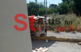 Θεσσαλονίκη: Έστησε παράπηγμα στην αερογέφυρα (ΦΩΤΟ)