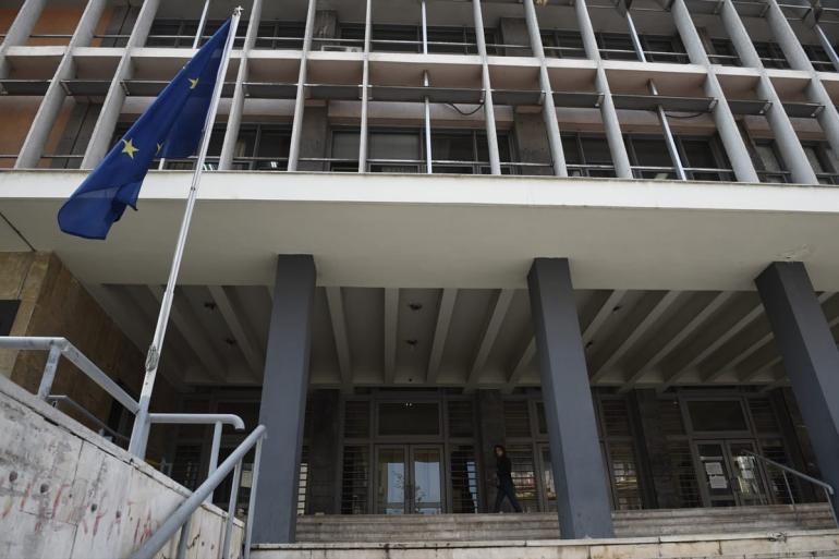Θεσσαλονίκη: Εξαγοράσιμη ποινή στον 63χρονο καθηγητή Φυσικής που κατηγορείται για παρενόχληση 8χρονης στο Άλσος Συκεών