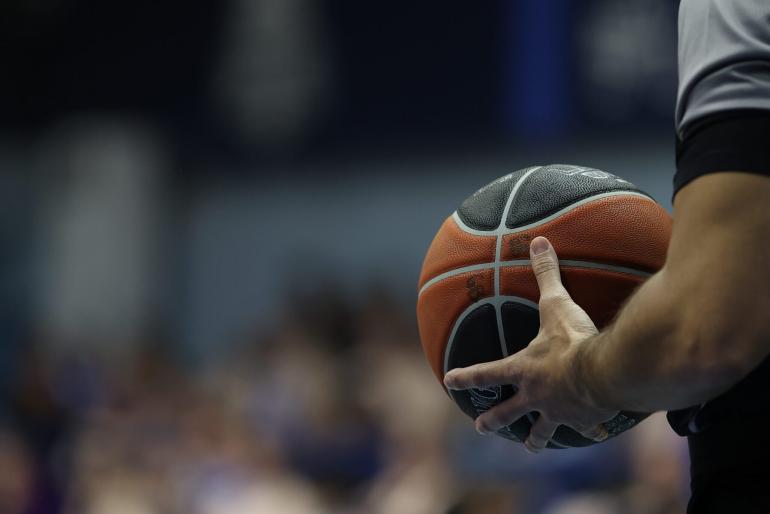 Προθεσμία για να απολογηθούν πήραν Λιόλιος, Μαυραγάνης και οι διαιτητές που κατηγορούνται για το σκάνδαλο με τους στημένους αγώνες στο μπάσκετ