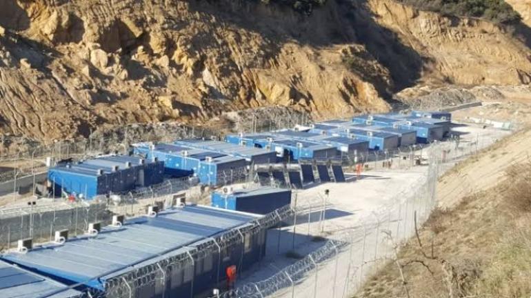 Σέρρες: Νέα ένταση στη δομή μεταναστών στο Κλειδί – Πέταξαν πέτρες σε αστυνομικούς, φθορές σε περιπολικό