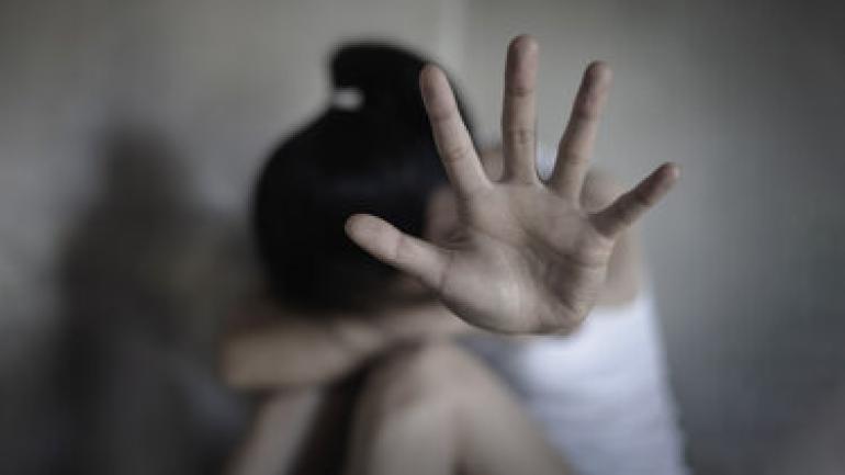 Ταυτοποιήθηκε 36χρονη για τη δημόσια διαπόμπευση γυναίκας στο Ηράκλειο