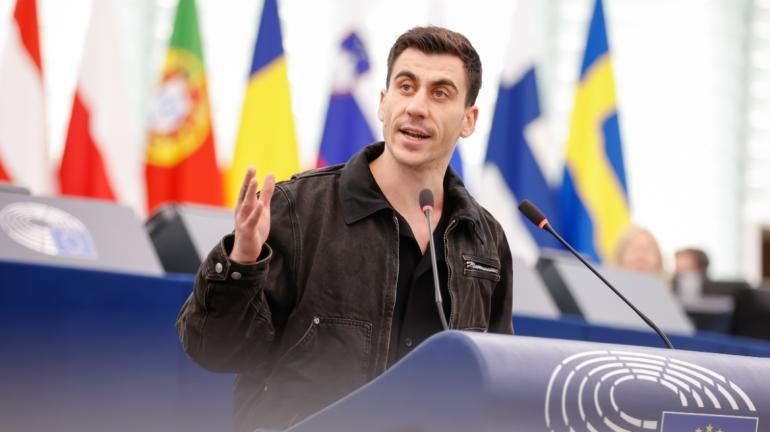 Φειδίας Παναγιώτου: Ερωτήματα για το γραφείο – βίλα με την πισίνα και τις 4 κρεβατοκάμαρες που πληρώνει το Ευρωκοινοβούλιο