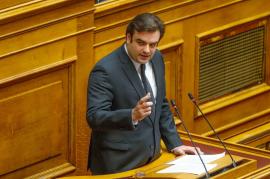 Στη Βουλή ο νέος προϋπολογισμός: Ανάπτυξη 2,4%, μέτρα στήριξης 1,76 δισ, αυξήσεις σε μισθούς και φοροελαφρύνσεις το 2026