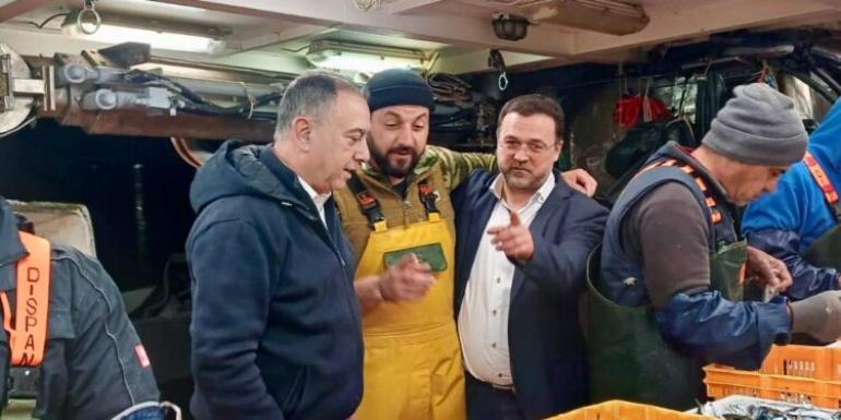 Στην ιχθυόσκαλα της Νέας Μηχανιώνας ο Κέλλας: Είμαστε δίπλα στους αλιείς - Αναζητούμε κοινά αποδεκτή λύση