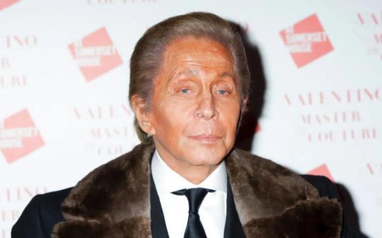 ΒΙΝΤΕΟ-ΦΩΤΟ-Valentino: Σε λαϊκό προσκύνημα η σορός του θρυλικού σχεδιαστή μόδας – Χιλιάδες Ιταλοί και τουρίστες τον αποχαιρετούν