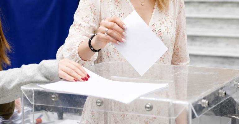 Δημοσκόπηση RealPolls: Στις 8,9 μονάδες η διαφορά ΝΔ-ΕΛΑΣ, στην τρίτη θέση το ΠΑΣΟΚ και στο 0,8% ο ΣΥΡΙΖΑ