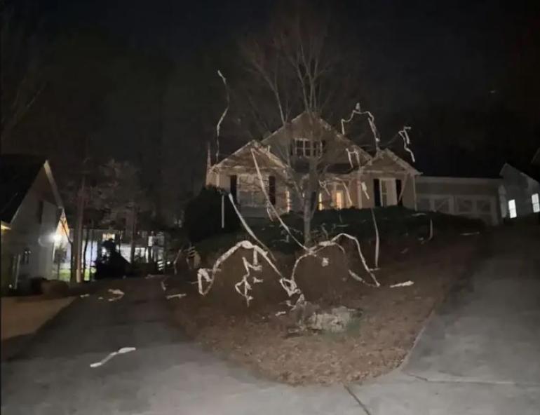 ΗΠΑ: Τραγική κατάληξη από φάρσα μαθητών σε σπίτι καθηγητή - 18χρονος σκότωσε με το αυτοκίνητό του 40χρονο εκπαιδευτικό