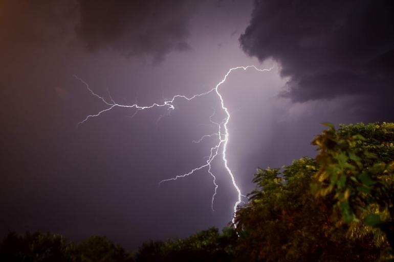 Έκτακτο δελτίο ΕΜΥ: Επιδείνωση του καιρού με ισχυρές καταιγίδες - Στο επίκεντρο η Χαλκιδική