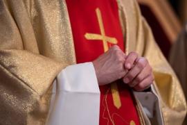 Πολωνία: Ιερέας κατακρεούργησε άστεγο με τσεκούρι και τον έκαψε ζωντανό