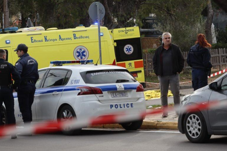 Έρευνες για τους πυροβολισμούς στο Μενίδι: Τα κίνητρα της επίθεσης αναζητούν οι Αρχές – Εκτός κινδύνου ο οδηγός