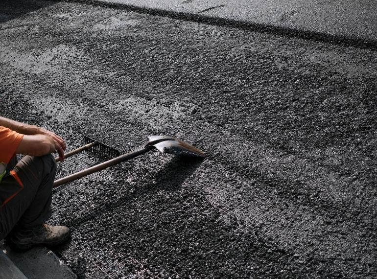 Και σήμερα οι εργασίες ασφαλτόστρωσης στην Ι. Δραγούμη