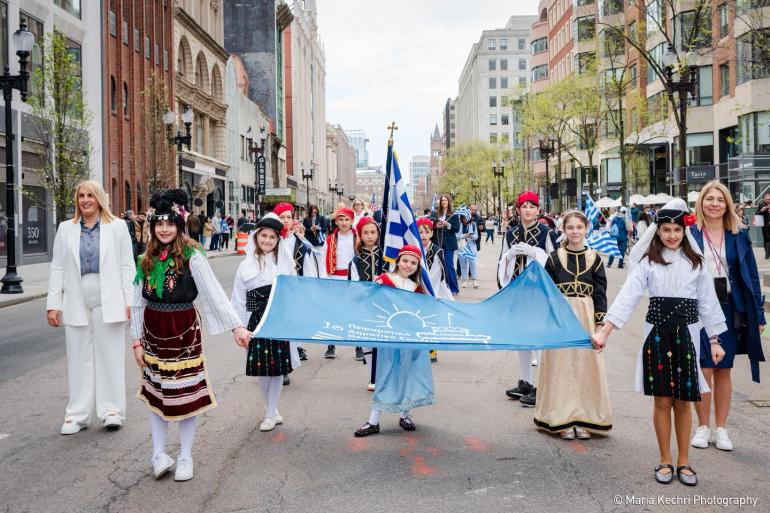 Νέα Υόρκη: Στα γαλανόλευκα η Πέμπτη Λεωφόρος για τα 205 χρόνια από την επανάσταση του 1821