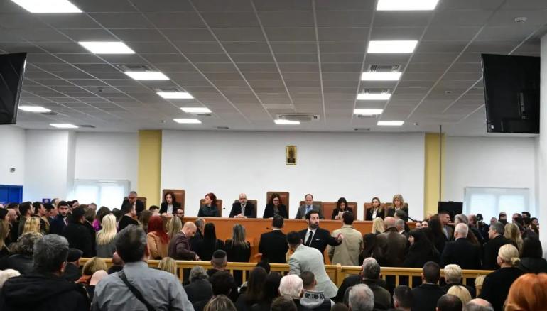 Δίκη Τέμπη: Εντάσεις, βίντεο και προσβολές -  Με ασθενοφόρο αποχώρησε ο Πάνος Ρούτσι