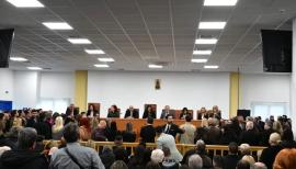 Δίκη Τέμπη: Εντάσεις, βίντεο και προσβολές -  Με ασθενοφόρο αποχώρησε ο Πάνος Ρούτσι