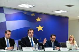 Πώς η κυβέρνηση μοιράζει το υπερπλεόνασμα των 500 εκατ. ευρώ – Η εξειδίκευση των οχτώ νέων μέτρων για παιδιά, δανειολήπτες και επιχειρήσεις