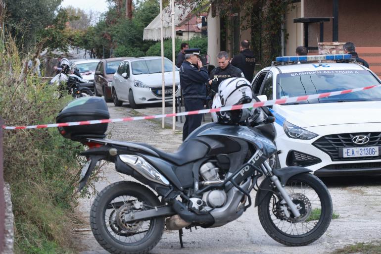 Μητροκτονία στα Τρίκαλα: «Δεν υπάρχει κατάθεση ή τοποθέτηση του κατηγορούμενου» λένε οι δικηγόροι του 18χρονου