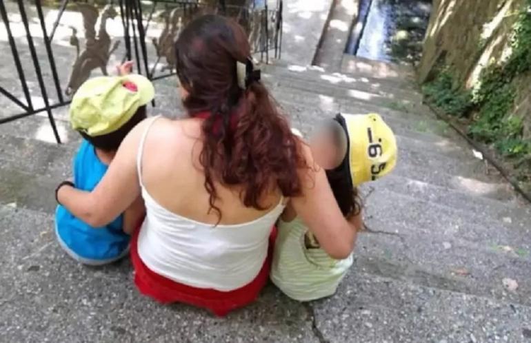 Λάρισα: Παραδόθηκε ο σύντροφος της μητέρας που κατηγορείται για την κακοποίηση των παιδιών
