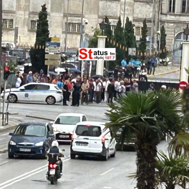 ΠΡΙΝ ΑΠΟ ΛΙΓΟ-Θεσσαλονίκη- Συγκέντρωση διαμαρτυρίας στην κεντρική πύλη του Λιμανιού κατά της αμμοληψίας από το Ακρωτήρι Επανομής