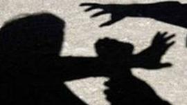 Θεσσαλονίκη: Της έσπασαν τα δόντια και την χτυπούσαν με κλοτσιές και μπουνιές - Σοκάρει ο ξυλοδαρμός της 14χρονης από τις τρεις ανήλικες