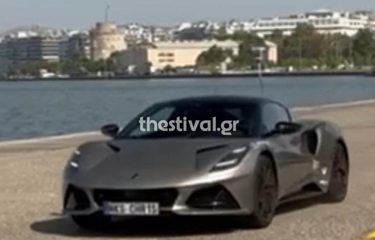 Θεσσαλονίκη: Οδηγός γκάζωσε με πολυτελές ΙΧ στο πλακόστρωτο της νέας παραλίας – Δείτε βίντεο
