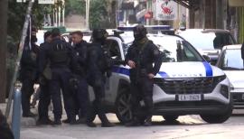 Μεγάλη επιχείρηση της ΕΛΑΣ σε υπό κατάληψη κτήριο στα Εξάρχεια