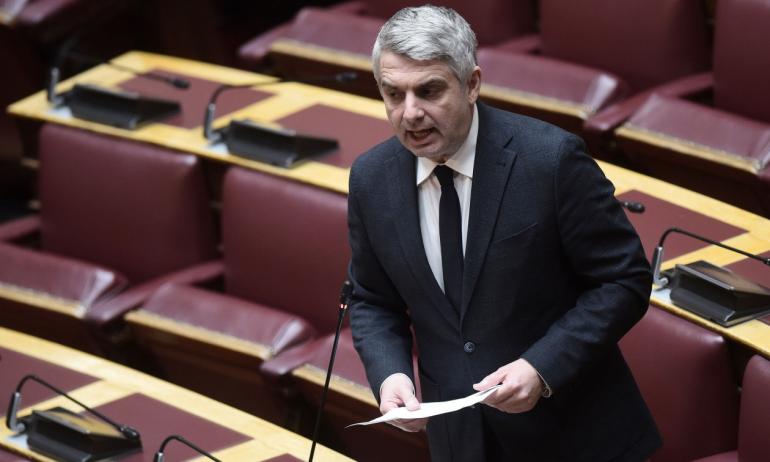 Παραιτήθηκε και παραδίδει την έδρα ο Οδυσσέας Κωνσταντινόπουλος