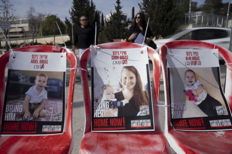 Η Χαμάς παραδίδει σήμερα τις σορούς των τεσσάρων ομήρων – Θρήνος για τη μητέρα και τα δύο παιδιά της