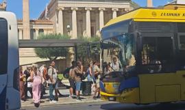 Αθήνα: Λεωφορείο συγκρούστηκε με τρόλεϊ στην Πανεπιστημίου, τέσσερις τραυματίες