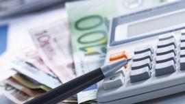Ξεκινούν οι διαγραφές οφειλών προς την Εφορία – Οι προϋποθέσεις και ποιοι μένουν εκτός της ρύθμισης