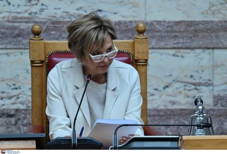 Όλγα Γεροβασίλη για επεισόδιο Βελόπουλου – Καιρίδη: Η πολιτική δεν ασκείται ούτε με ύβρεις, ούτε με χυδαίους υπαινιγμούς