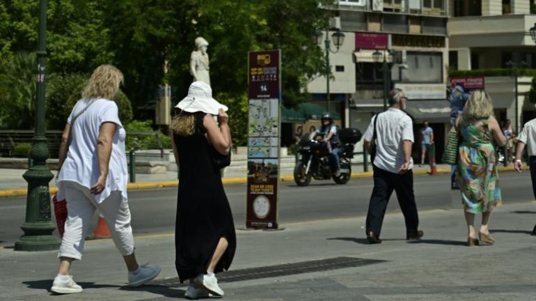 Στο έλεος του καύσωνα η χώρα μέχρι την Παρασκευή - Πού θα έχουμε 43άρια
