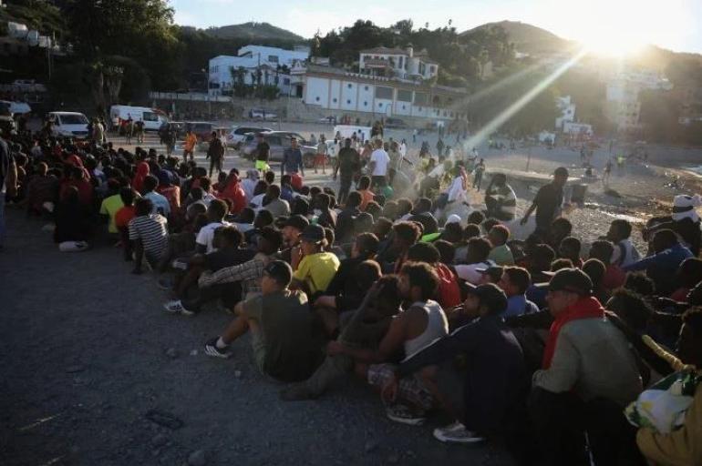«Απασφάλισαν» Σάντσεθ και Μελόνι για τη Θέουτα – Η Ισπανία «απαντά» και αυτή με ελέγχους στα σύνορα με Ιταλία