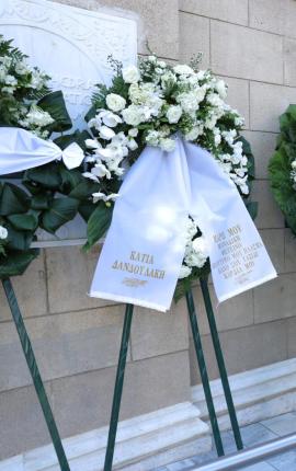 Μάρω Κοντού: Πλήθος κόσμου στη Μητρόπολη για το τελευταίο «αντίο» στην κύρια «Κοκοβίκου»