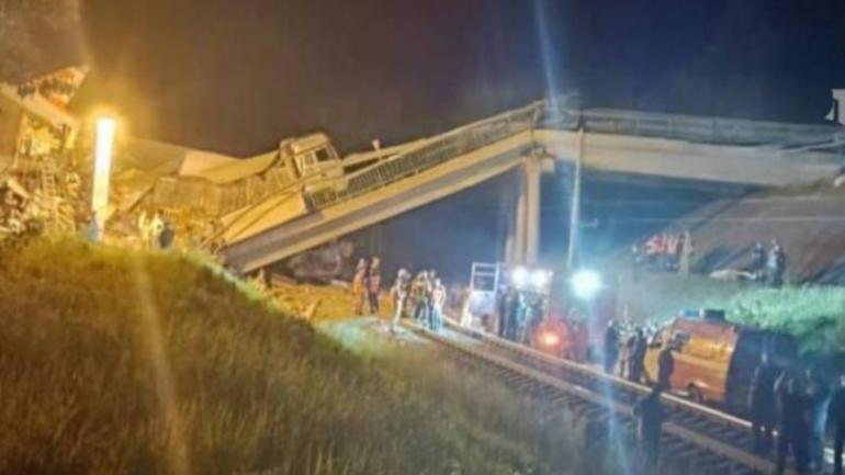 Βίντεο: Κατέρρευσε γέφυρα στο Μπριανσκ της Ρωσίας και φορτηγό έπεσε πάνω σε τρένο - Τουλάχιστον 7 νεκροί και 30 τραυματίες