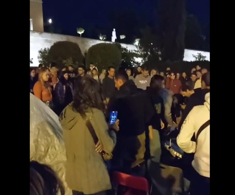 Τέμπη: Στο νοσοκομείο ο απεργός πείνας Δημήτρης Οικονομόπουλος που συμπαραστέκεται στον Πάνο Ρούτσι