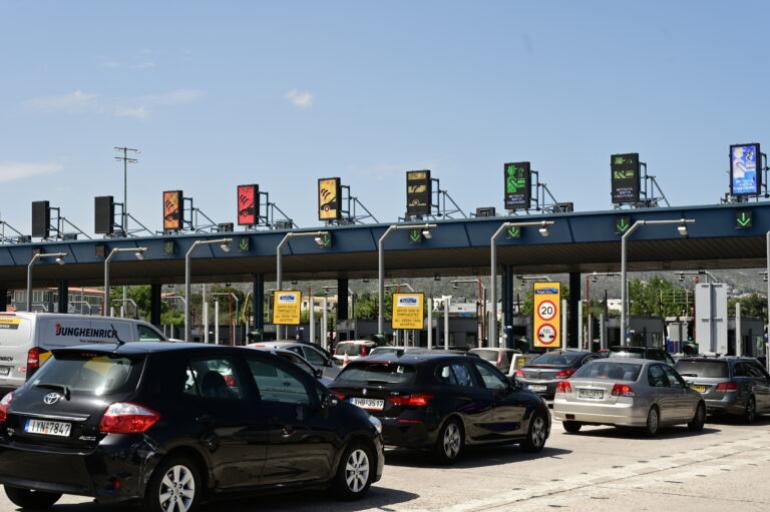 Καρχαρίας έκανε βόλτες στη μαρίνα της Γλυφάδας – Δείτε βίντεο