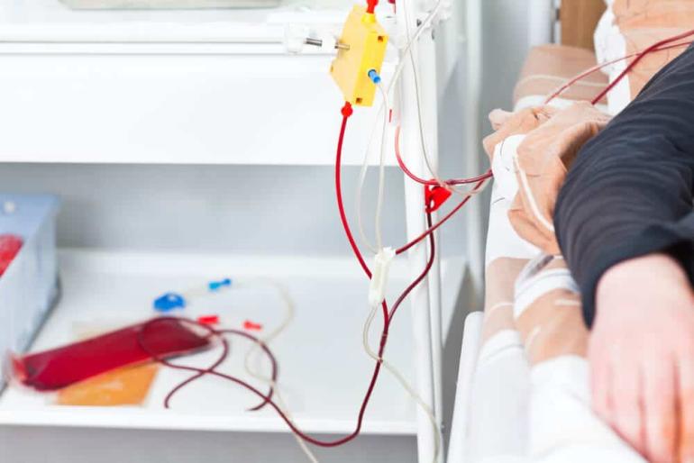 Θεσσαλονίκη: Εισαγγελέας για φερόμενο γιατρό από Β. Μακεδονία που έκανε πλασμαφαίρεση σε ψευτοκλινική - Η καταγγελία συζύγου καρκινοπαθούς