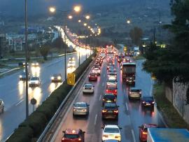 Θεσσαλονίκη: Βροχή και εργασίες για flyover μπλόκαραν την περιφερειακή οδό
