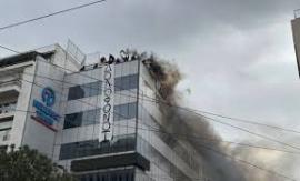 ΒΙΝΤΕΟ-Παρέμβαση Ρουβίκωνα στα γραφεία της Hellenic Train – Ανέβασαν πανό και άναψαν καπνογόνα