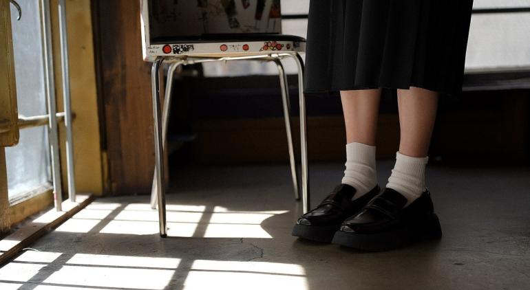 O Μακρόν στρίβει προς τα... δεξιά και μιλά για σχολική ποδιά