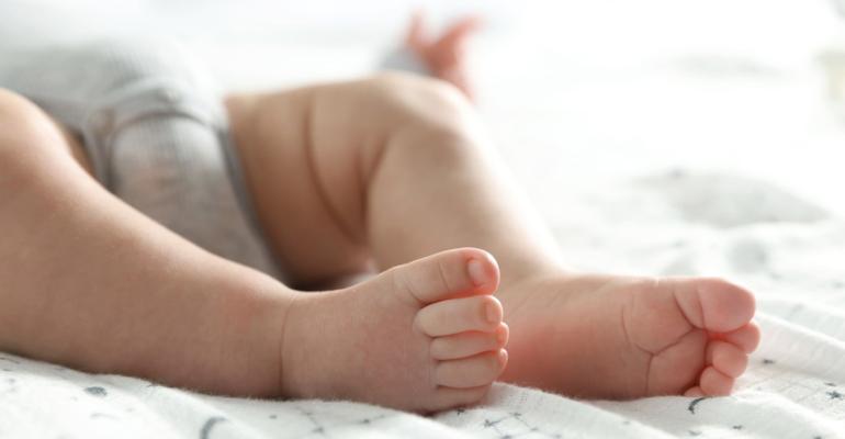 Στο νοσοκομείο Χανίων βρέφος 17 ημερών με βαριά κρανιοεγκεφαλική κάκωση, συνελήφθη η 18χρονη μητέρα του