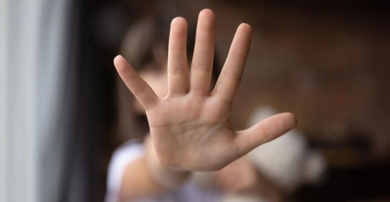 Φυλάκιση 10 ετών στον 56χρονο στη Ρόδο που βίαζε την κόρη του με την οποία είχε αποκτήσει παιδί