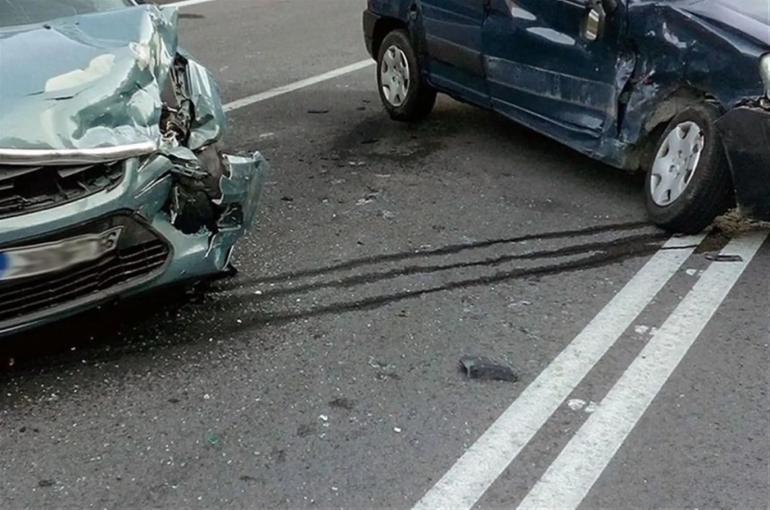 Ατύχημα στον Περιφερειακό - Σύγκρουση δυο ΙΧ