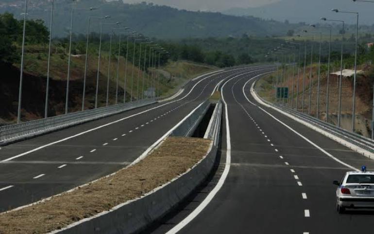 Έκλεισε η Εγνατία Οδός και στα δύο ρεύματα λόγω διαρροής πετρελαίου – Ουρές χιλιομέτρων από τα ακινητοποιημένα οχήματα