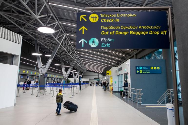 Θεσσαλονίκη: Χειροπέδες σε 22χρονη με πάνω από 18 κιλά κάνναβης στο αεροδρόμιο “Μακεδονία”