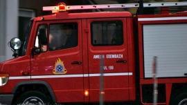 Αθήνα: Φωτιά σε ακατοίκητο κτίριο στην οδό Κουμουνδούρου – Απεγκλωβίστηκε άτομο