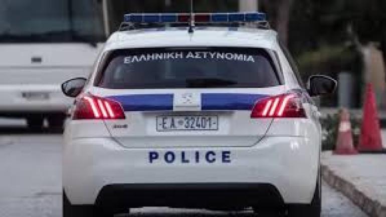 Χανιά: 49χρονος καταδίωξε ψάλτη με σκεπάρνι - Έβρισε και απείλησε και την παπαδιά